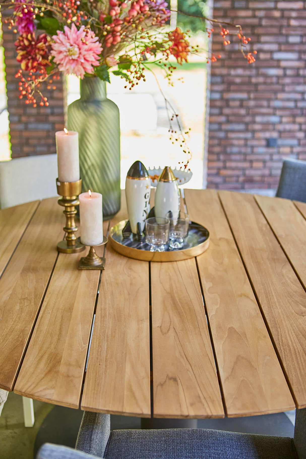 SUNS Grado lage tafel Ø170 x 69 cm - Teak blad / Matt white frame