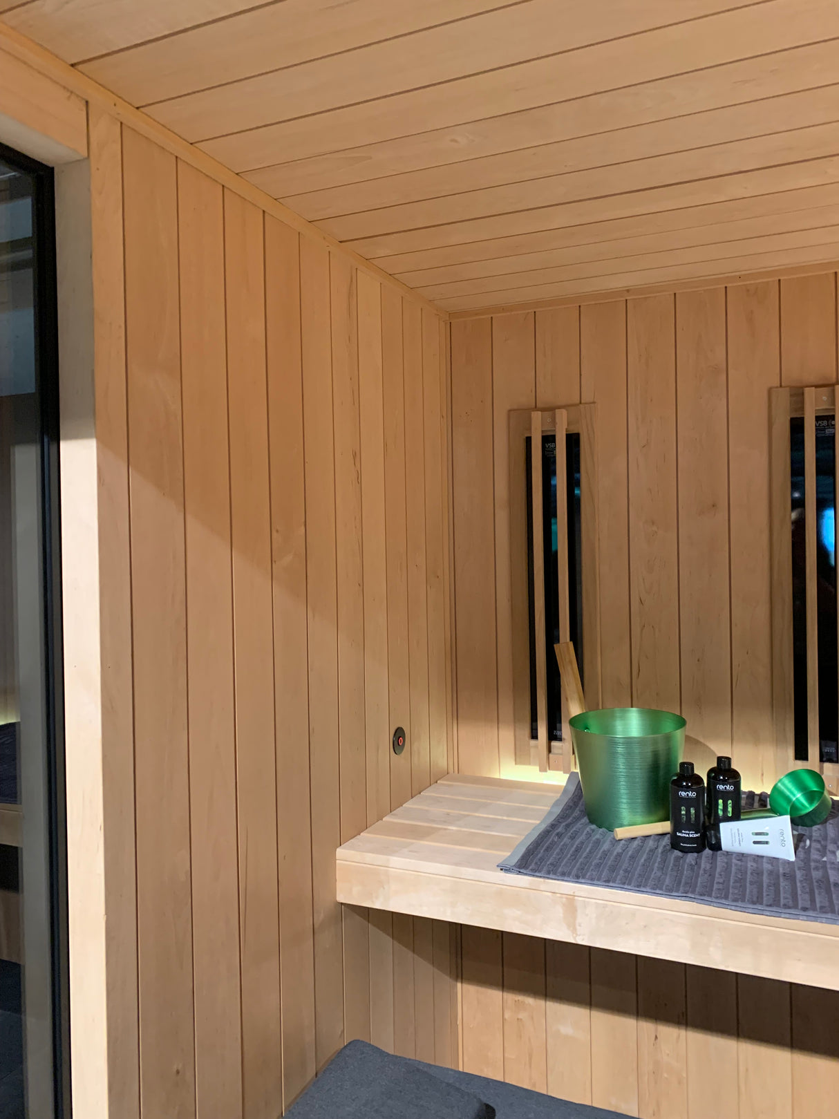 Rhodos maatwerk binnensauna 220 x 200 x 221 cm - elzenhout