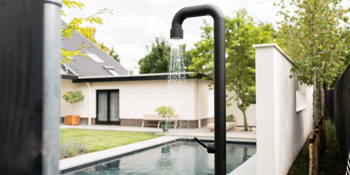 Jee-O Soho 01 buitendouche - hammercoated zwart RVS