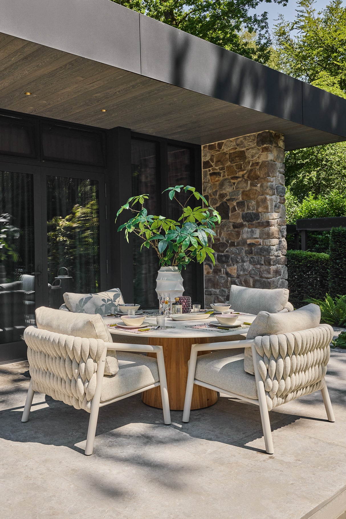 SUNS Sato low dining chair