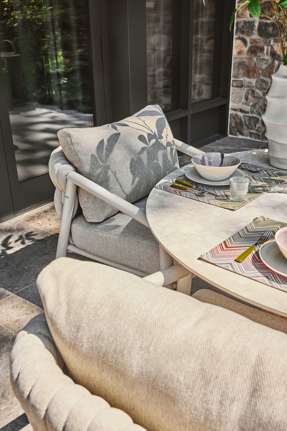 SUNS Low dining set met Grado tafel en Sato stoelen