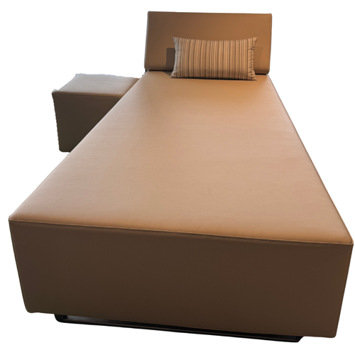 Loungebed met bijzettafel showroommodel – 90 x 200 cm