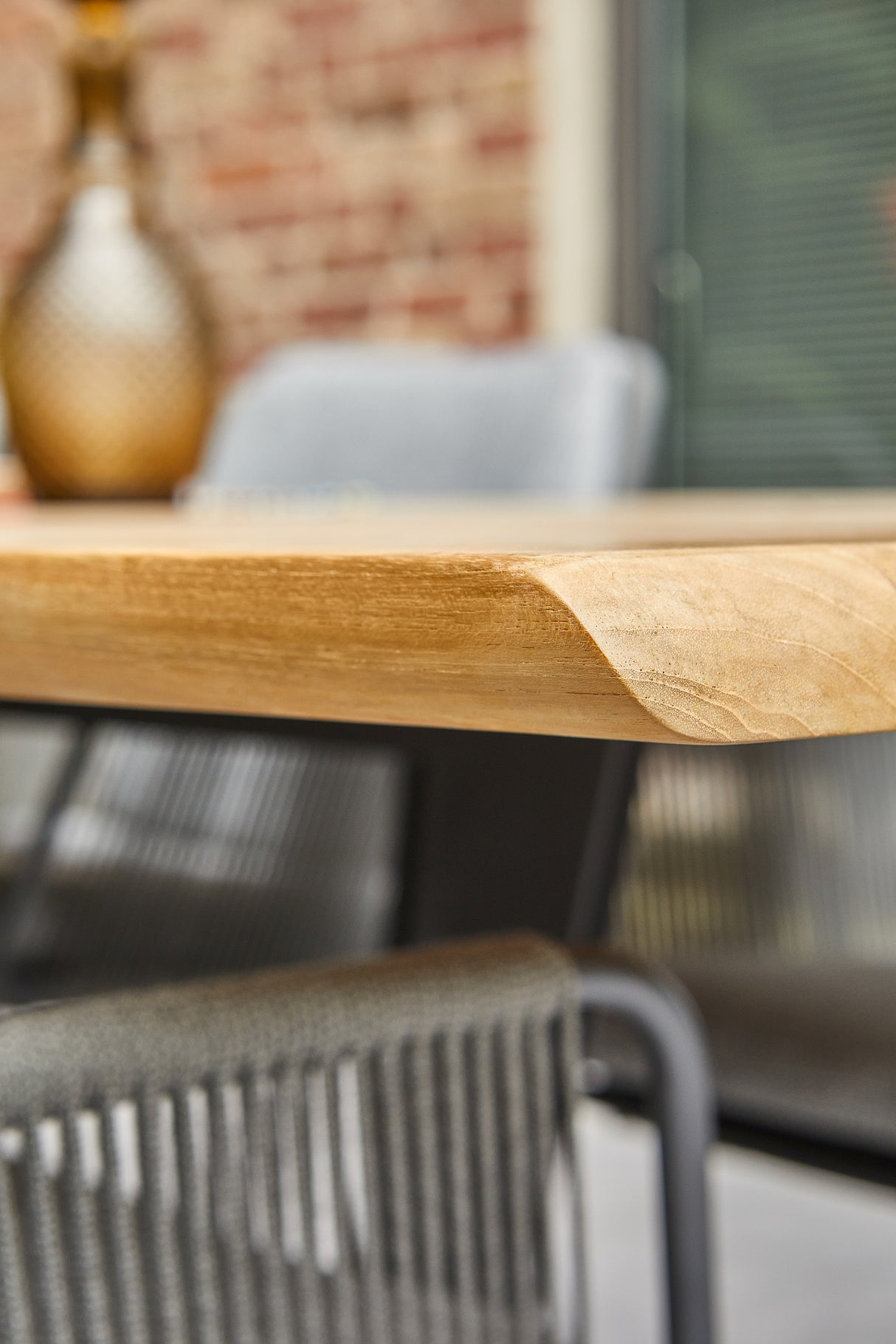 SUNS Palermo tafel 340 x 100 cm - Natural new teak blad / Matt royal grey frame