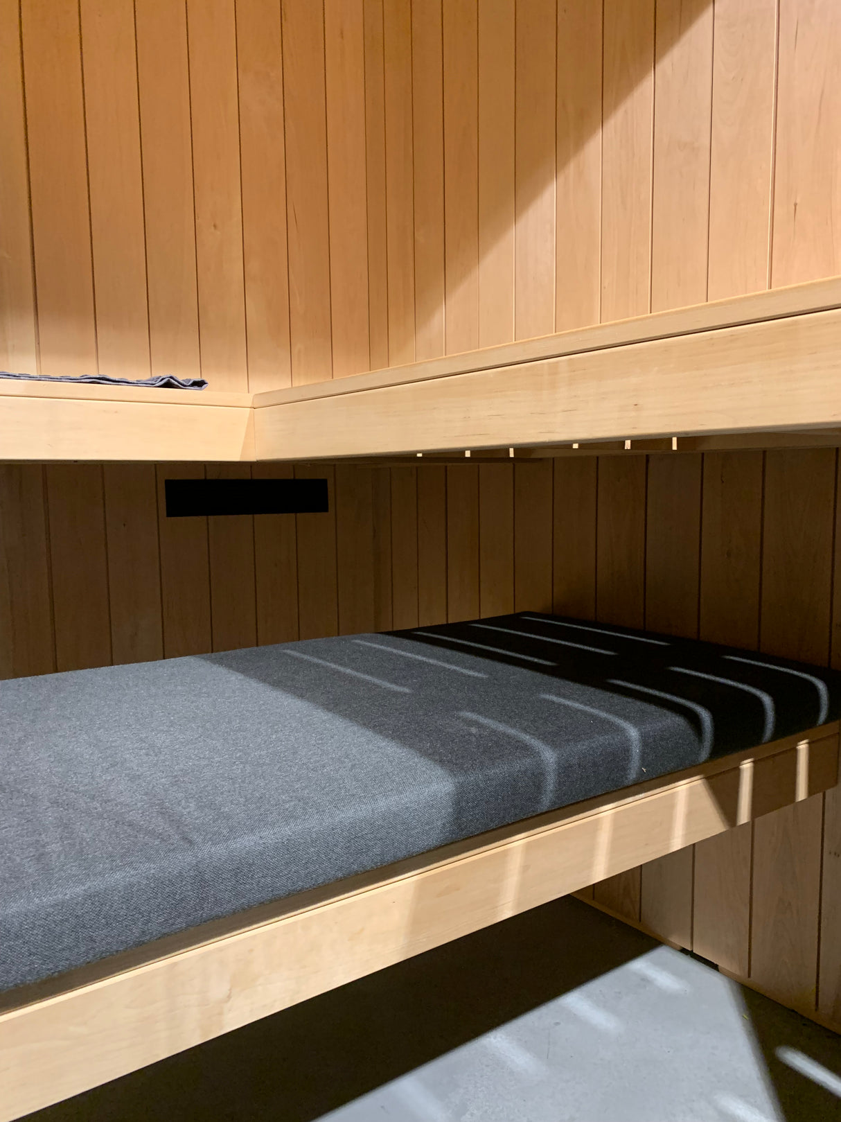 Rhodos maatwerk binnensauna 220 x 200 x 221 cm - elzenhout