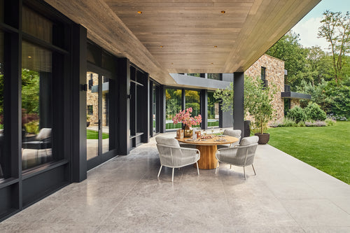 SUNS Dolce low dining chair - Natural gravel / Matt royal grey