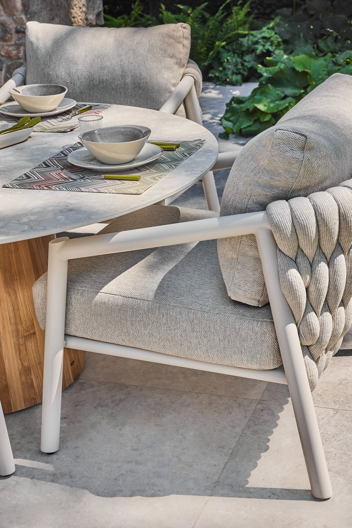 SUNS Sato low dining chair